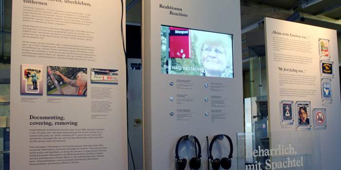 Nur noch wenige Tage zu sehen: Sonderausstellung über antisemitische und rassistische Aufkleber von 1880 bis heute im Erinnerungsort Topf & Söhne