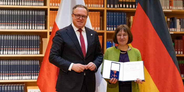 Die Stadt gratuliert Annegret Schüle zum Bundesverdienstkreuz