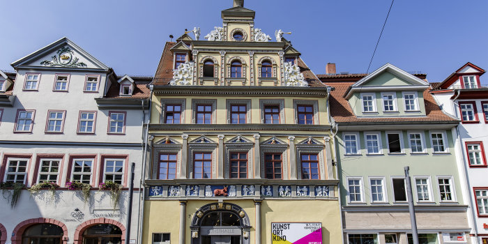 Foto: Kunsthalle Erfurt © Stadtverwaltung Erfurt restaurierte Renaissance-Fassade des Hauses zum Roten Ochsen eingebettet von Nachbarhäusern
