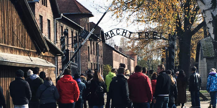 "Industrie und Holocaust": Ausstellung des Erinnerungsortes Topf & Söhne im Staatlichen Museum Auschwitz-Birkenau eröffnet