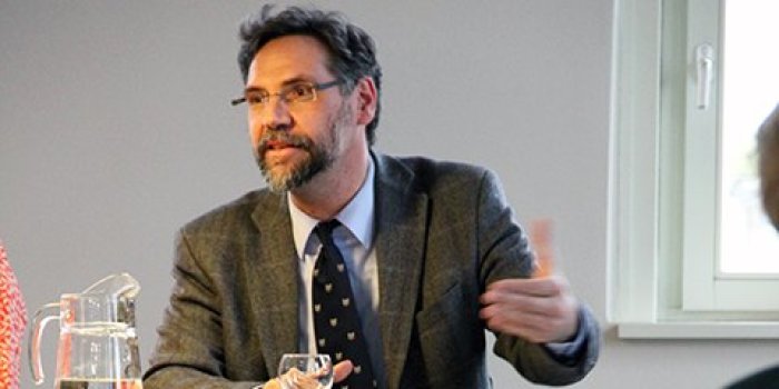 Foto: Rüdiger Bender © Stadtverwaltung Erfurt Männliche Person im Gespräch