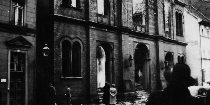 Prof. Wolfgang Benz spricht im Erinnerungsort Topf & Söhne über die Novemberpogrome vor 80 Jahren