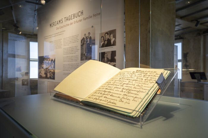 Blick in die Ausstellung MIRIAMS TAGEBUCH. Die Geschichte der Erfurter Familie Feiner