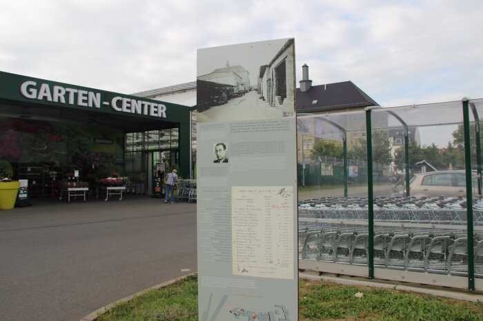 Stele im Fachmarktzentrum Stele im Fachmarktzentrum