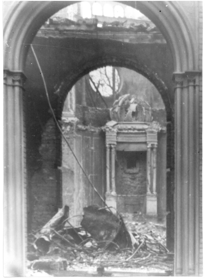 Zerstörte Synagoge Toraschrein