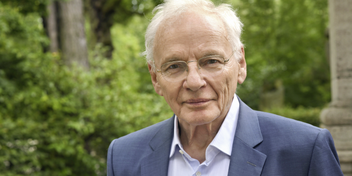 : Götz Aly mit neuem Buch im Erinnerungsort Topf & Söhne 