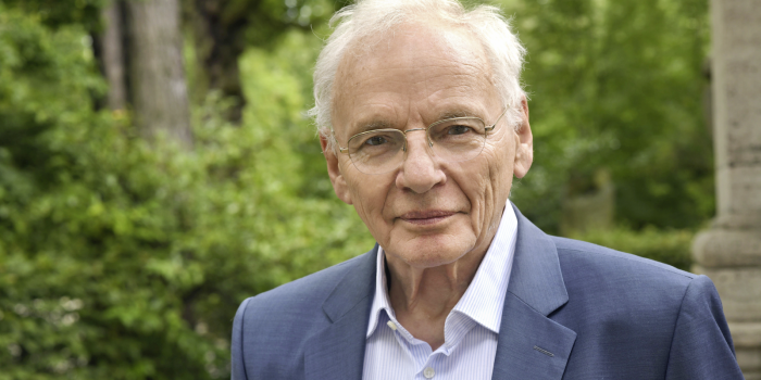 Älterer Mann mit Brille