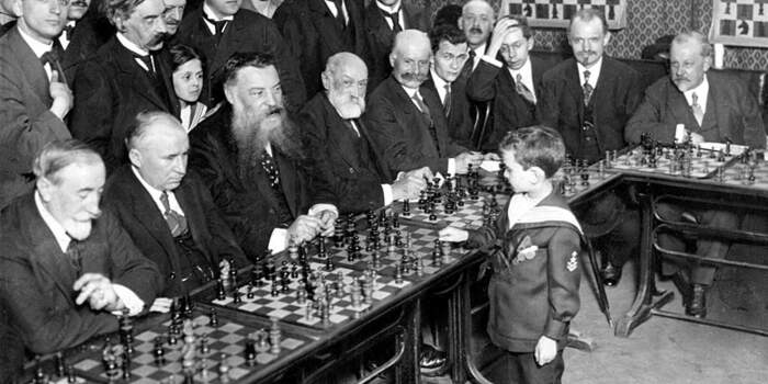 : 11. Königsgambit-Gedenkturnier Samuel Herman Reshevsky (1911–1992) Das Schach-Wunderkind