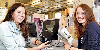 Johanna und Theresa: Zeitungsinterview "An der richtigen Stelle"