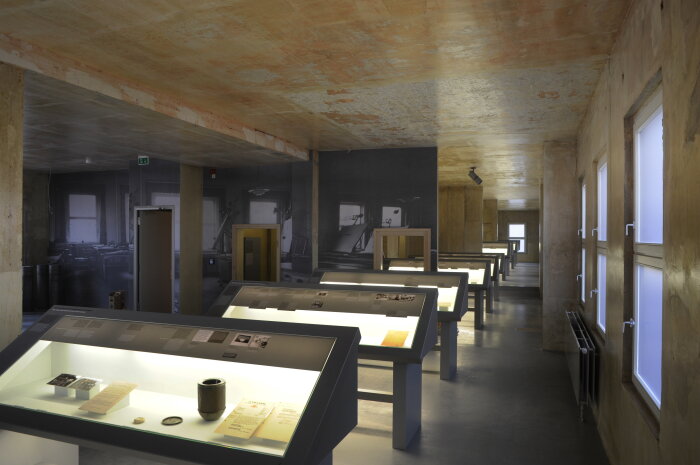 Ein Blick in die Dauerausstellung „Topf &Söhne – Techniker der ‚Endlösung‘“
