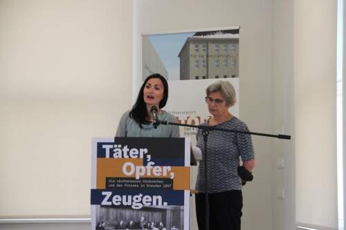 Interner Verweis: Rede von Anja Schneider und Claudia Müller, Barrierefrei erinnern – Das Zentrum für Thüringen, zur Eröffnung der Ausstellung "Täter, Opfer, Zeugen. Die 'Euthanasie'-Verbrechen und der Prozess in Dresden 1947"