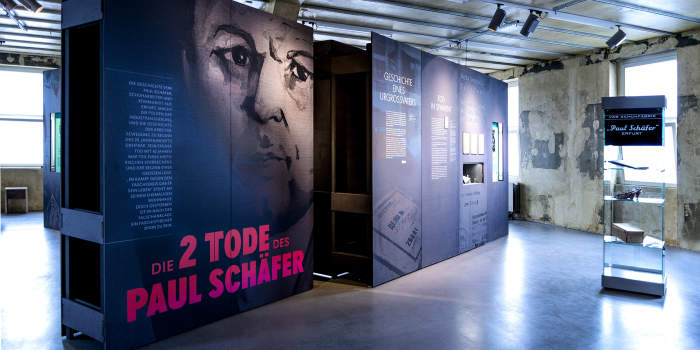 Führung für ehemalige Beschäftigte des VEB Schuhfabrik „Paul Schäfer“ durch die Ausstellung im Erinnerungsort Topf & Söhne