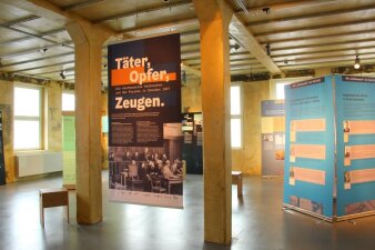 Raumaufnahme der Sonderausstellung Täter Opfer Zeugen 