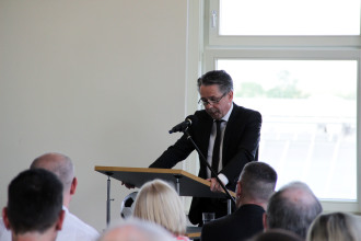 Interner Verweis: Rolf Rombach: Ansprache zur Eröffnung der Ausstellung "Kicker, Kämpfer, Legenden"