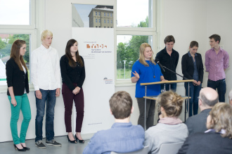 Schüler/-innen des Königin-Luise-Gymnasiums: Ansprache zur Eröffnung der Ausstellung "Un-er-setz-bar"