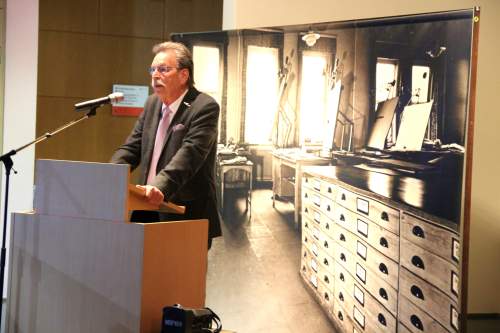 Interner Verweis: Dietrich Hagemann: Überbringung der Grüße des Erfurter Oberbürgermeisters Andreas Bausewein