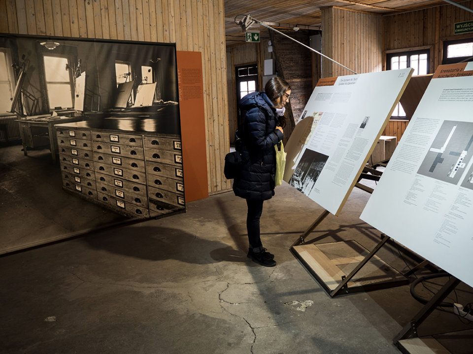 Wanderausstellung Industrie Und Holocaust Topf Sohne