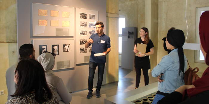 Geschichte im Dialog – Interkulturelle Projekte am Erinnerungsort Topf & Söhne mit Spirit of Football e. V.