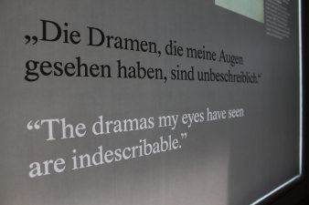 Zu sehen ist das Zitat "Die Dramen, die meine Augen gesehen haben, sind unbeschreiblich." 