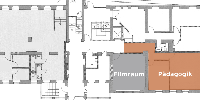 Abbildung eines Grundrisses mit grauer und orangener Markierung, mit Beschriftung Erdgeschoss, Filmraum, Pädagogik 