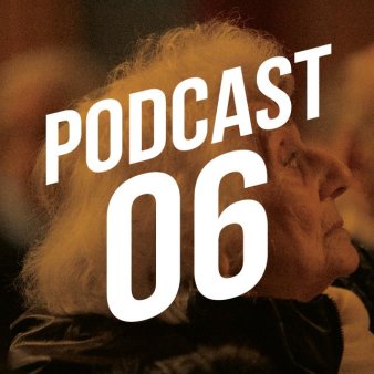 Podcast 06 in weißer Schrift vor Kopf von Éva Pusztai-Fahidi im Hintergrund.