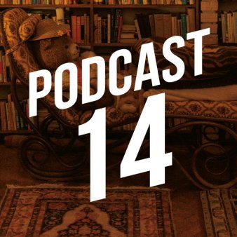 Podcast 14 in weißer Schrift vor Teppich und Regal im Hintergrund.